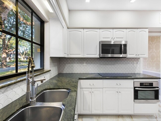 Building Photo - 3304 Alhambra Cir