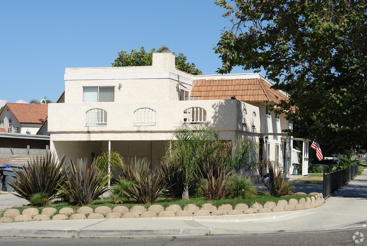 Building Photo - 831-835 E Port Hueneme Rd