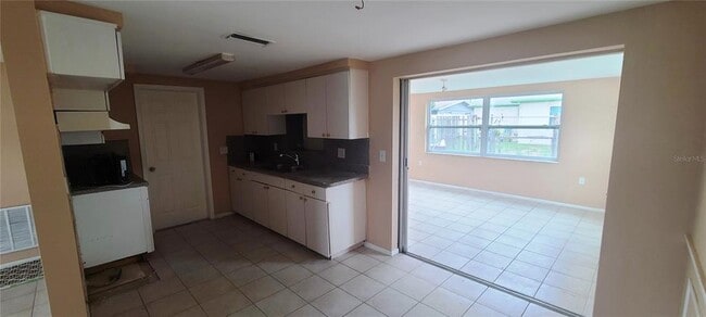 Building Photo - 5305 Hawk Dr