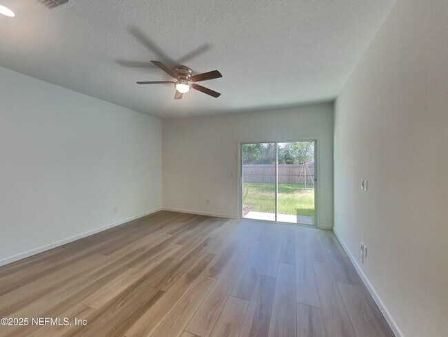 Building Photo - 622 Holly Lks Dr