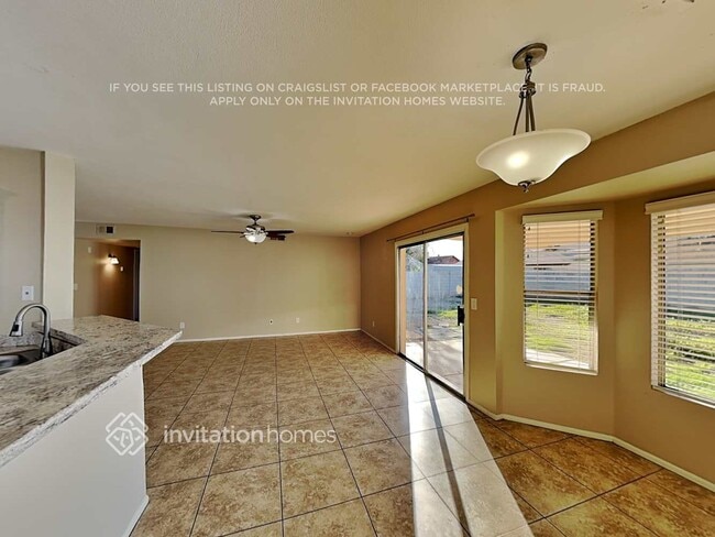 Foto del edificio - 7041 W Krall St