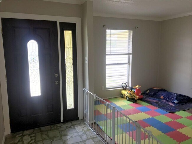 Foto del edificio - 5 Bedroom 3 Full Baths on the Southside