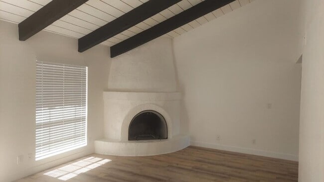 Building Photo - STUNNING SCOTTSDALE REMODEL!!