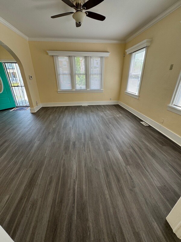 Foto del edificio - 1153 W Washington St