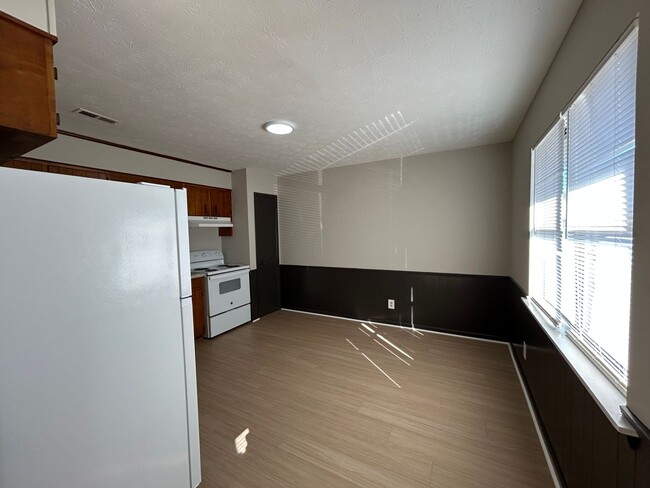 Building Photo - McCullars- 420