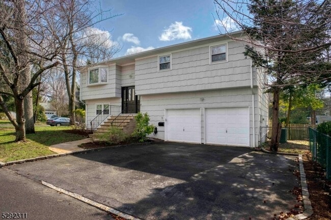 Building Photo - 1 Lavina Ct