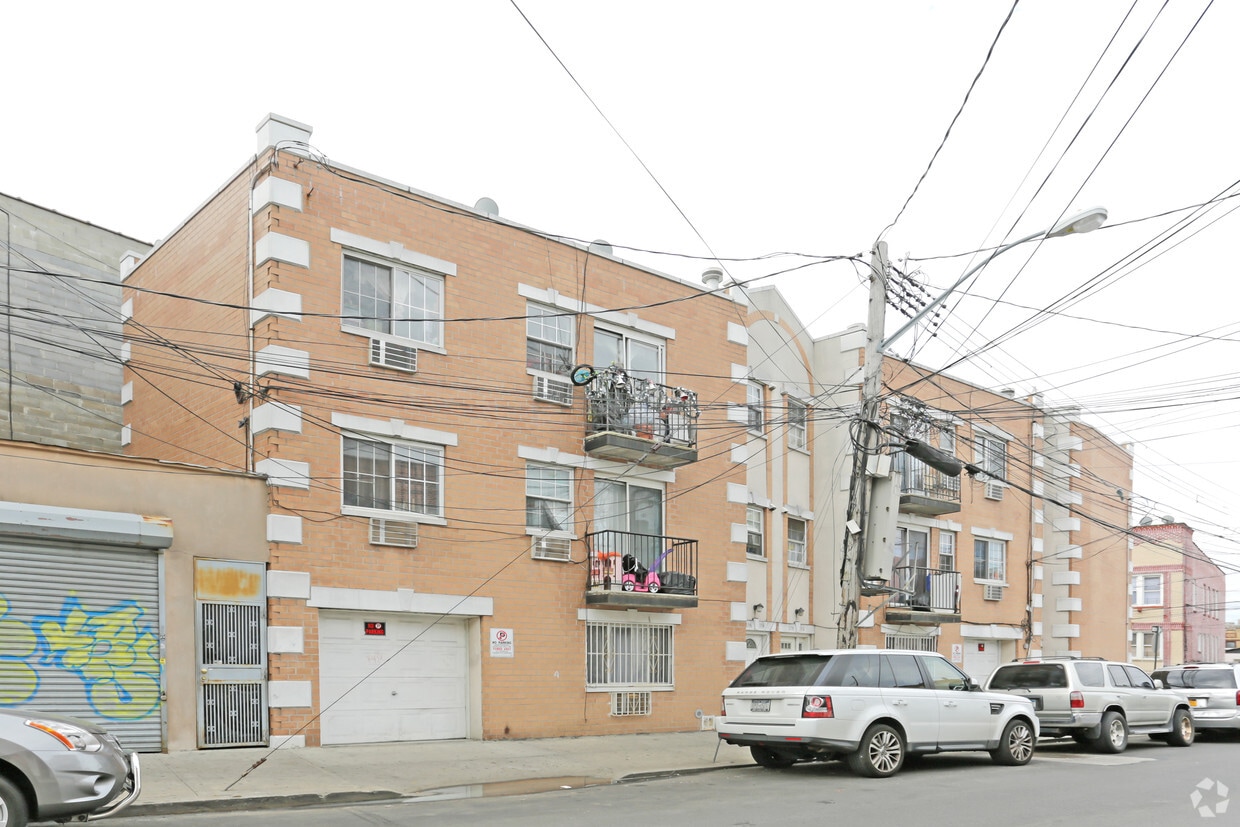 Building Photo - 10602-10608 53rd Ave