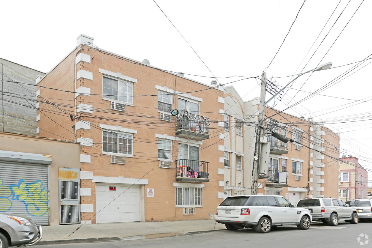 Foto del edificio - 10602-10608 53rd Ave