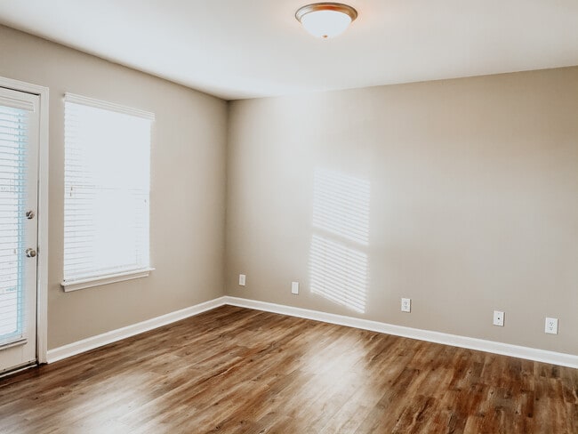 Building Photo - The Reserve at Madison Flatts