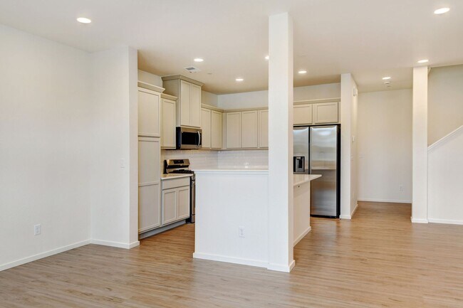 Foto del edificio - Gorgeous Townhome at Townhomes at Trailside.