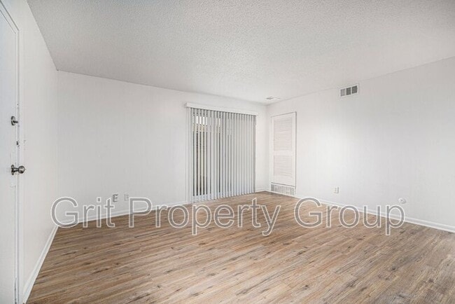Building Photo - 4903 Walnut St