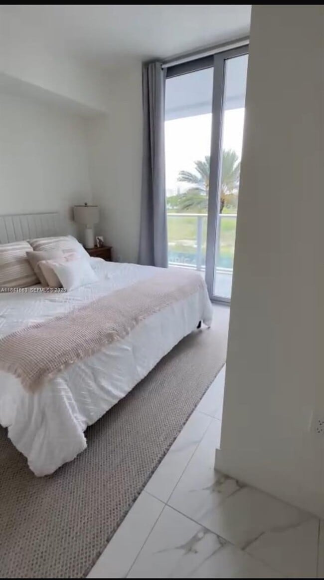 Building Photo - 2000 Metropica Wy