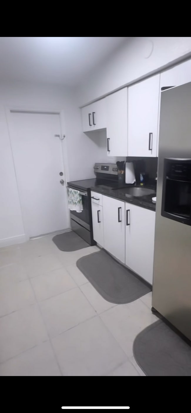 Foto del edificio - 2381 Rutland St