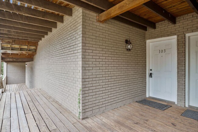 Foto del edificio - Great 1BE/1BA Condo in the heart of Belmon...