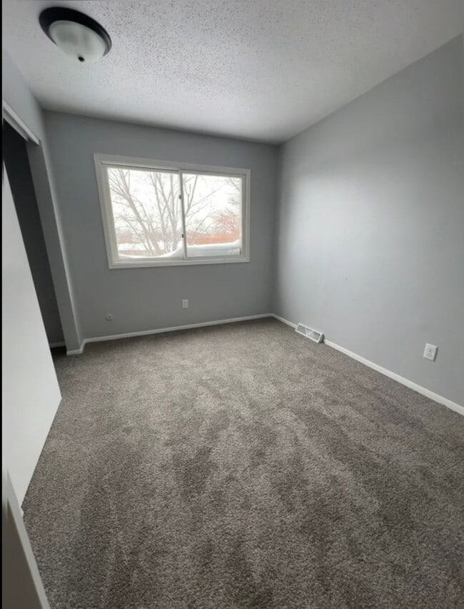 Building Photo - 5437/5439 N Linwood Ave