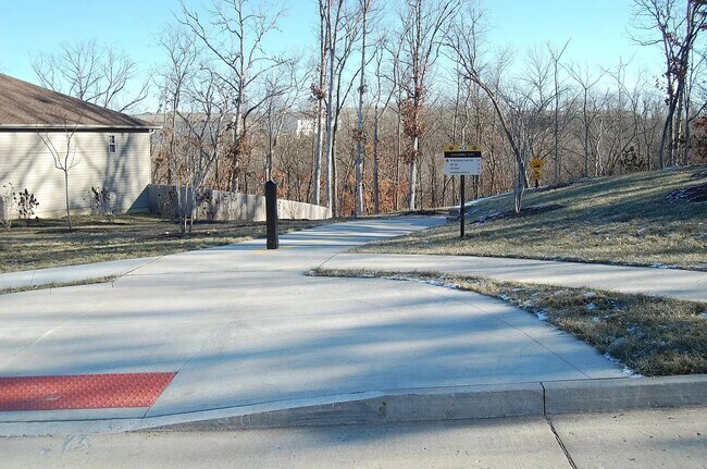 Foto del edificio - 201- 203 Briarcrest Ct
