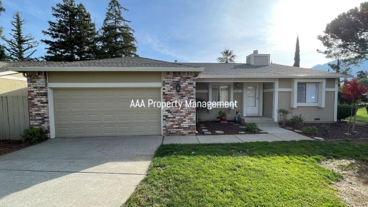 Primary Photo - Clayton! Dana Ridge neighborhood, Beautifu...