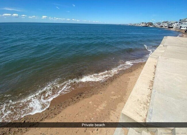 Foto del edificio - 210D Cosey Beach Ave