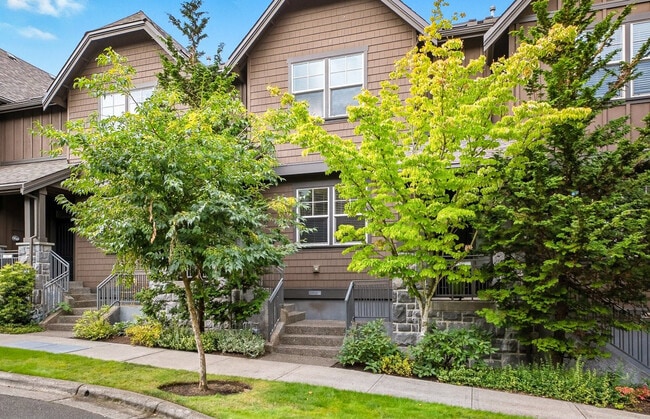 Building Photo - 619 SW Foresta Ter