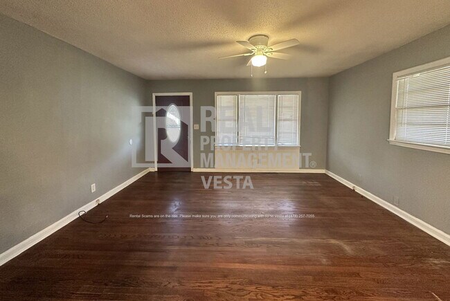 Foto del edificio - 1843 Canterbury Rd