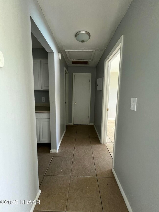 Building Photo - 1850 S Park Ave