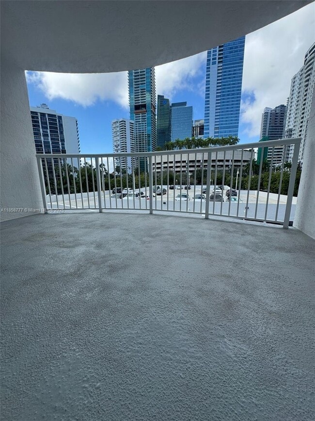 Foto del edificio - 1420 Brickell Bay Dr