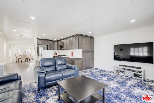 Foto del edificio - 6343 W 82nd St