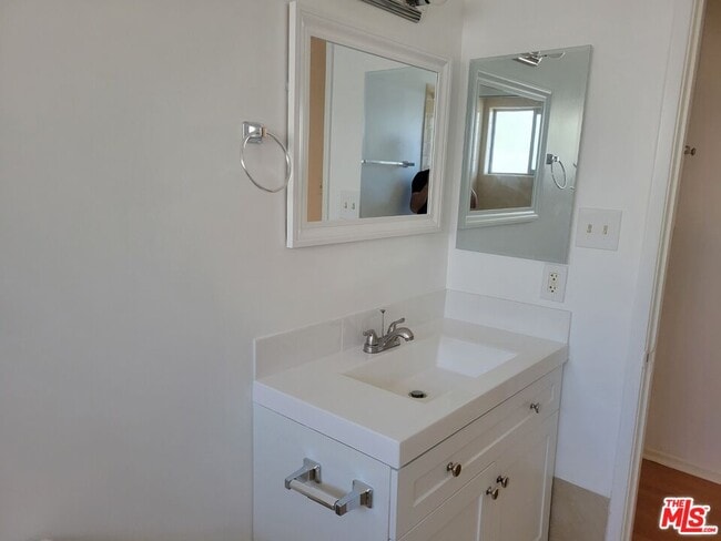 Building Photo - 320 S Hobart Blvd