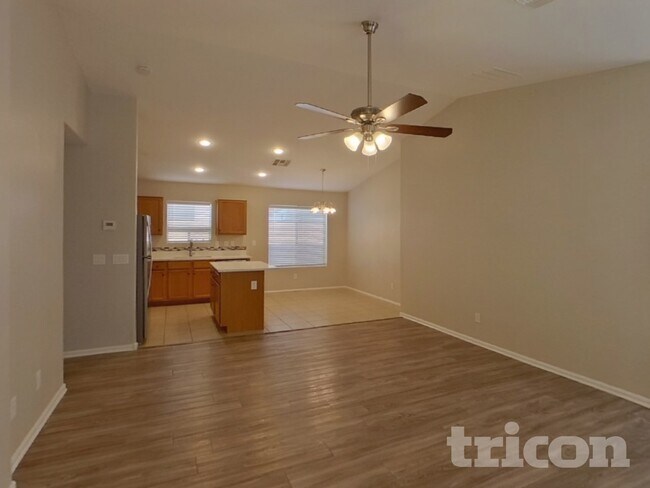 Foto del edificio - 40441 W Thornberry Ln