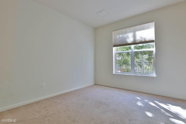Building Photo - 1 br, 1 bath - 1445 Fruitdale Ave Unit 122