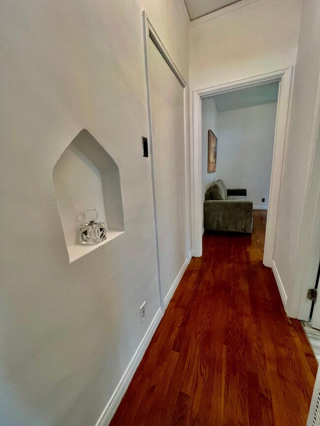 Foto del edificio - 1144 N Hudson Ave