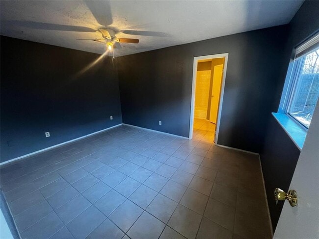 Building Photo - 22119 Diane Dr
