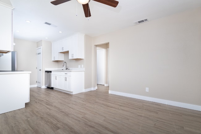 Building Photo - 1517 Nogales St