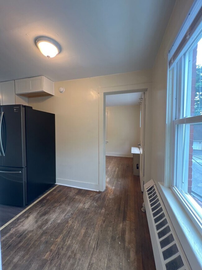 Foto del edificio - Beautiful full kitchen! Two Bedroom apartm...
