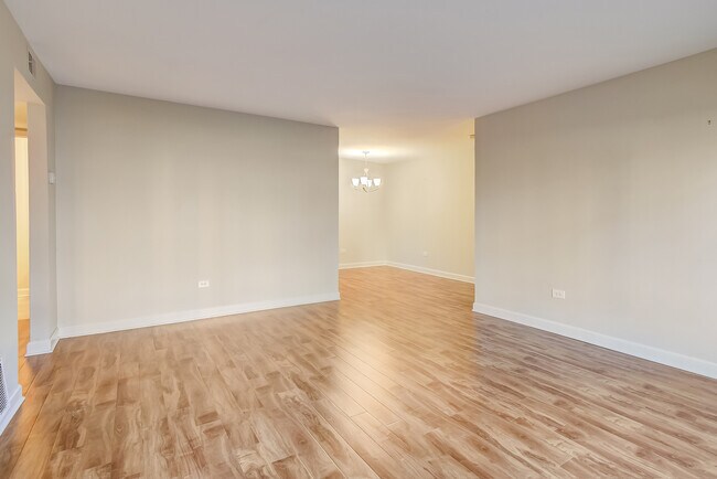 Building Photo - 6113 Knoll Wood Rd