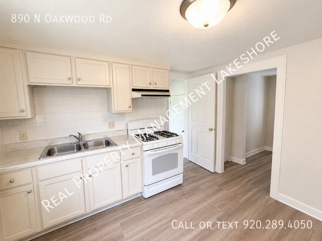 Building Photo - 890 N Oakwood Rd