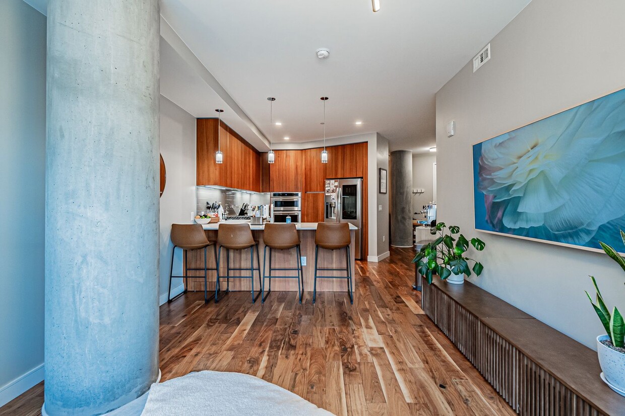 Primary Photo - LUX 1BD, 1.5BA Lakehouse Condo with Bonus Den