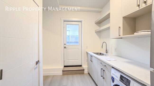 Photo du bâtiment - Fantastic 1 Beds, 1 Baths Lower/ Basement ...