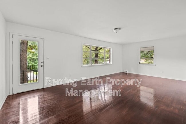 Building Photo - 1133 Woodslee St