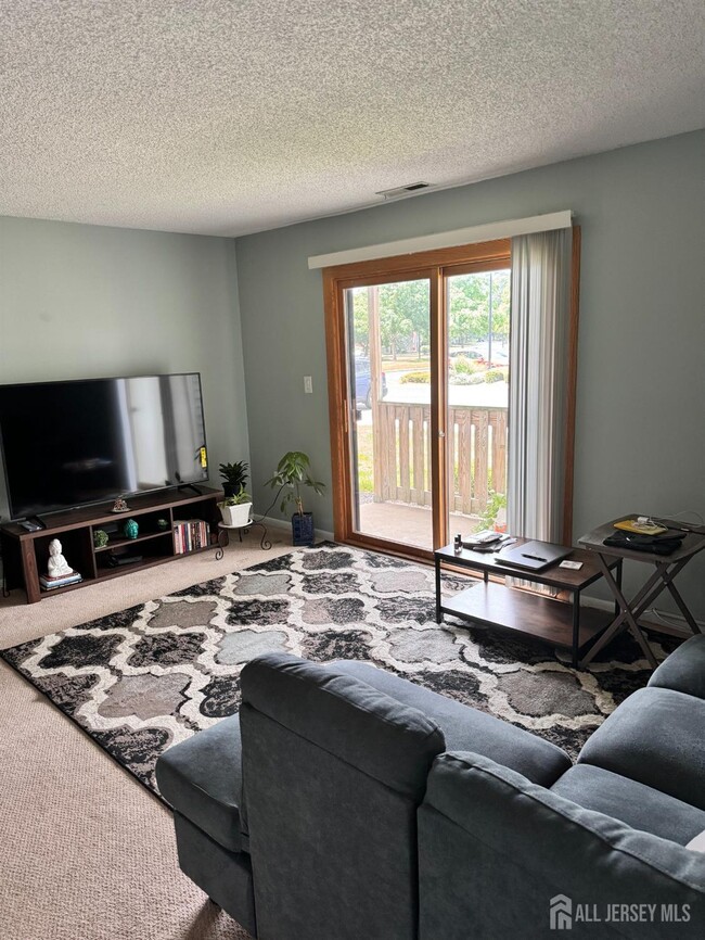 Building Photo - 2107 Ravens Crest Dr