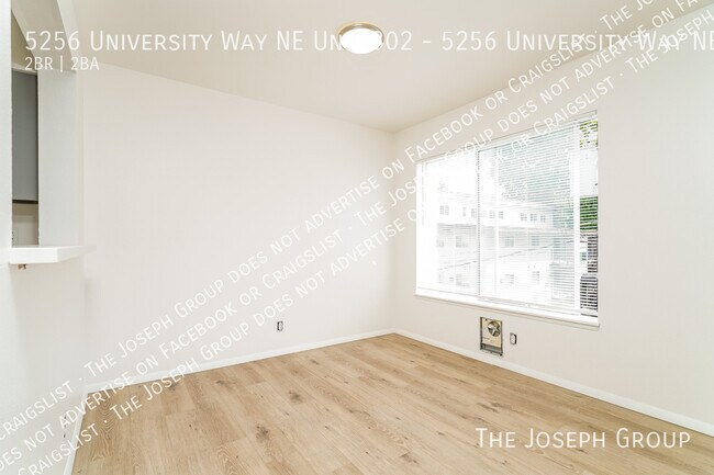 Foto del edificio - 5256 University Wy NE