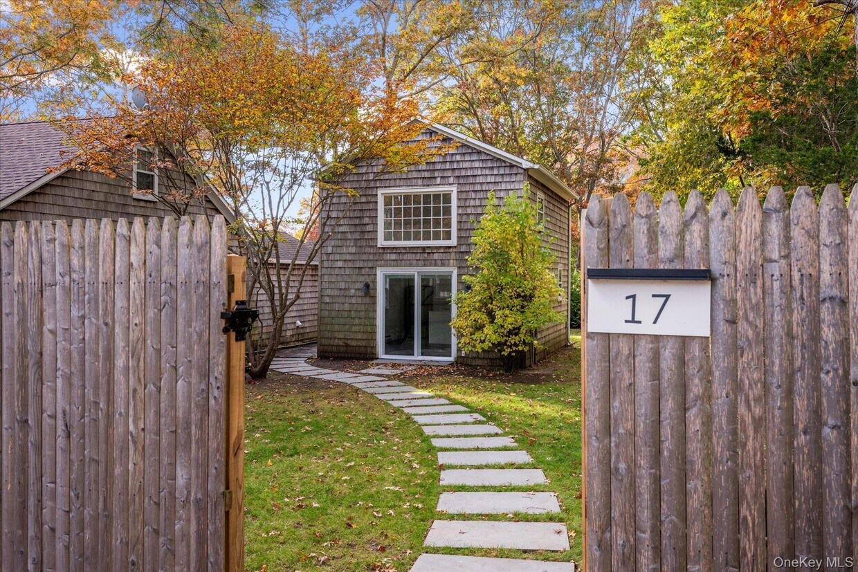 Primary Photo - 17 N Bishop Ln