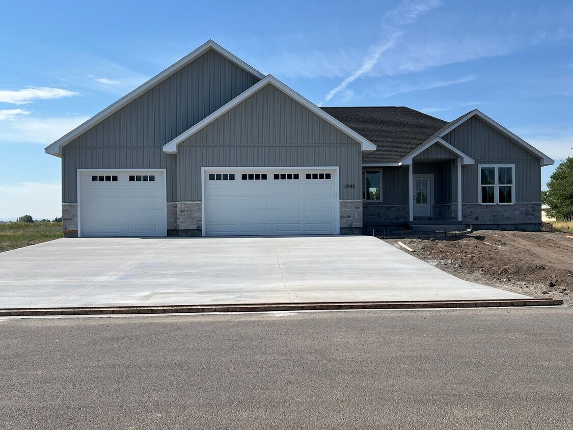 Foto principal - BEAUTIFUL BRAND NEW 3 bed 2 bath home in R...