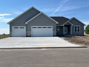 Building Photo - 3945 Maple Dr
