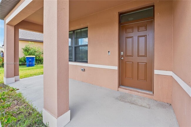 Building Photo - 5305 Fantasy Dr