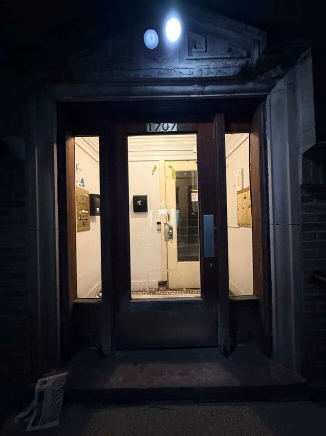 Foto del edificio - 1707 W Wallen Ave