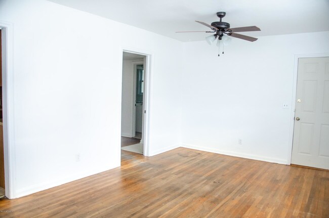 Foto del edificio - 1209 Rensselaer Ave