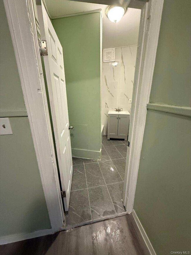 Building Photo - 10 Church Ave