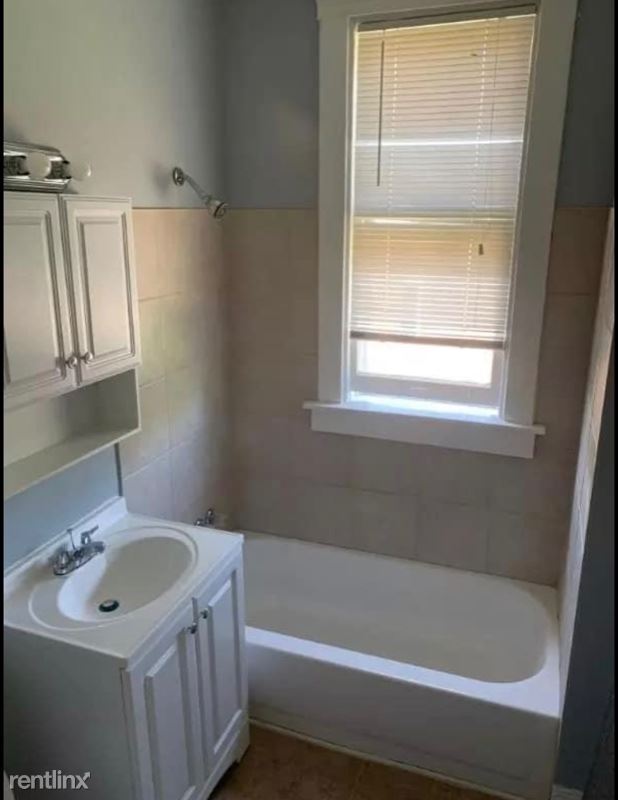 Building Photo - 3 br, 1 bath Apartment - 6454 S Parnell Ave