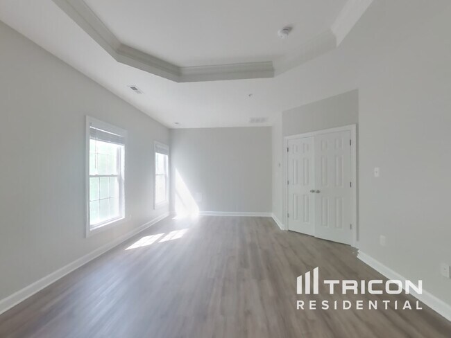 Building Photo - 15605 Sir Edwards Dr